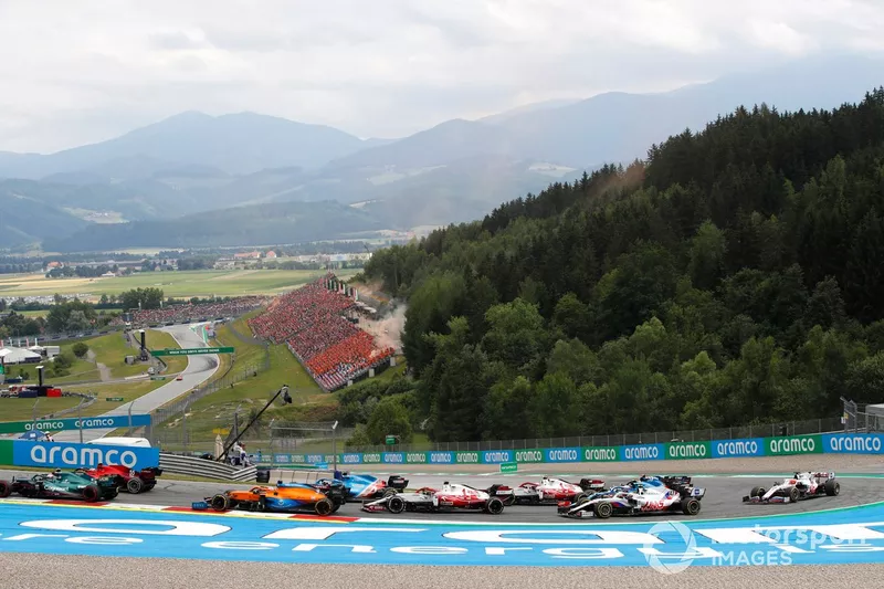 Sebastian Vettel, Aston Martin AMR21, Carlos Sainz Jr., Ferrari SF21, Daniel Ricciardo, McLaren MCL35M, Fernando Alonso, Alpine A521
