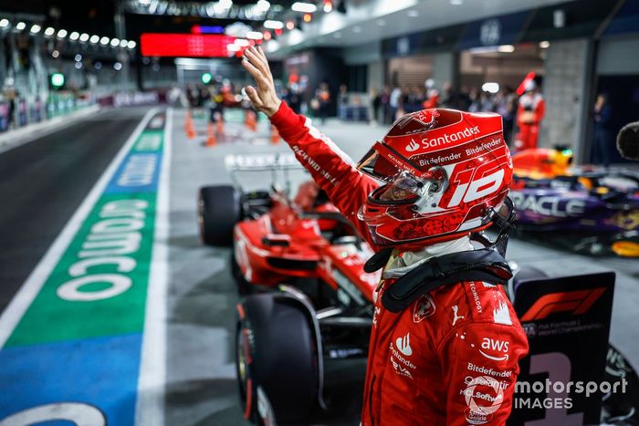 Ganador de la pole Charles Leclerc, Scuderia Ferrari, llega al Parc Ferme