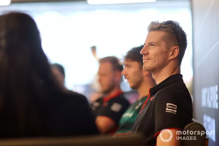 Esteban Ocon, Alpine F1 Team, con Kevin Magnussen, Haas F1 Team, Pierre Gasly, Alpine F1 Team, Nico Hulkenberg, Haas F1 Team