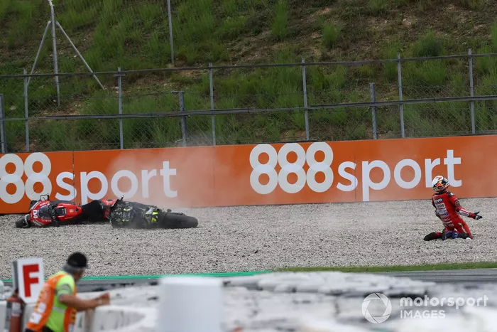 Andrea Dovizioso, Ducati Team después de su caída