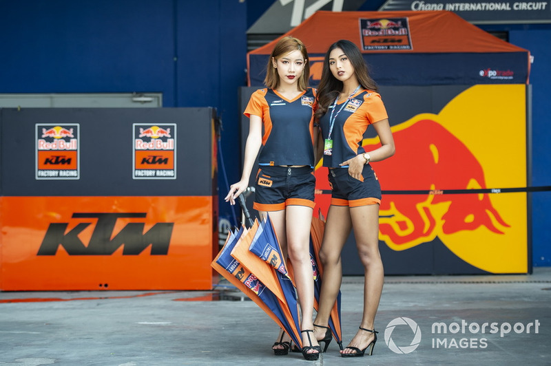 Rajtrácslányok a Thai Nagydíjról