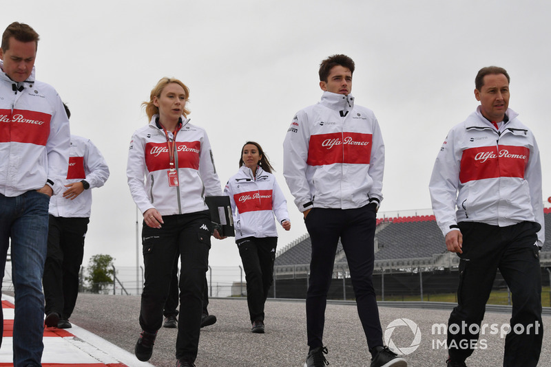 Charles Leclerc, Alfa Romeo Sauber F1 Team walks the track with Ruth Buscombe, Alfa Romeo Sauber F1 Team Race Strategist