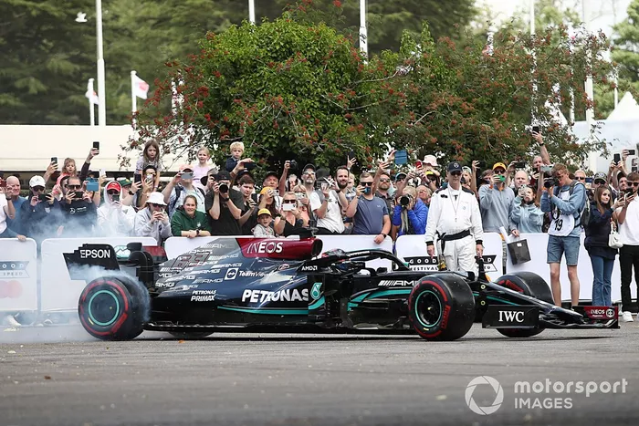 George Russell, Mercedes W10