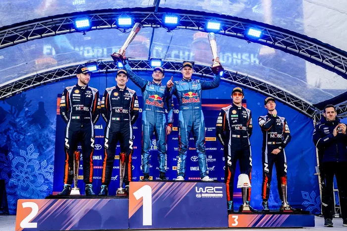 Podio: Ganadores Ott Tänak, Martin Järveoja, M-Sport Ford World Rally Team Ford Puma Rally1, segundos Craig Breen, James Fulton, Hyundai World Rally Team Hyundai i20 N Rally1, terceros Thierry Neuville, Martijn Wydaeghe, Hyundai World Rally Team Hyundai i20 N Rally1