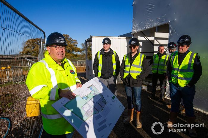 Visita a la fábrica de Aston Martin en Silverstone