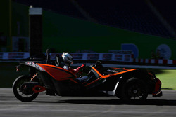 Sebastian Vettel pilote la Polaris Slingshot SLR
