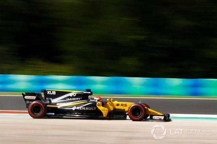 Robert Kubica, Renault Sport F1 Team RS17 runs wide