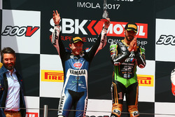 Podium : le vainqueur Kenan Sofuoglu, Kawasaki Puccetti Racing, le deuxième, Lucas Mahias, GRT Yamaha Official WorldSSP Team