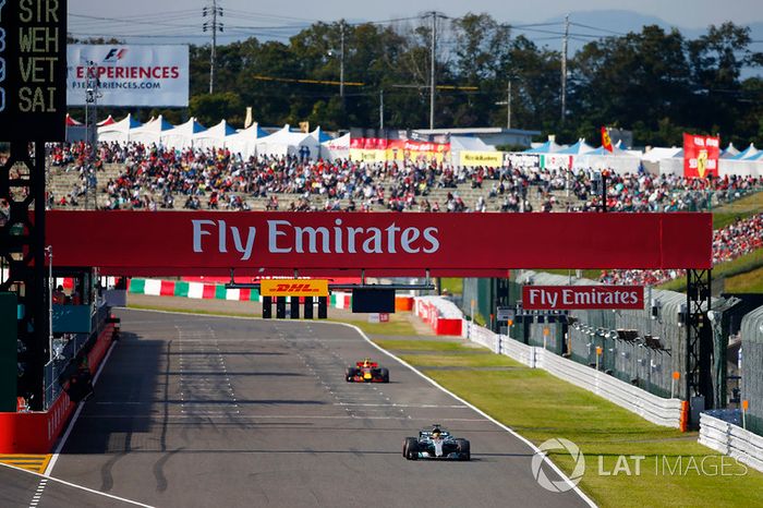 Lewis Hamilton, Mercedes AMG F1 W08, Max Verstappen, Red Bull Racing RB13