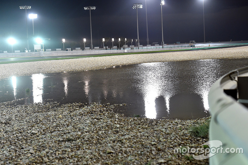 Pista mojada y lluvia en Qatar