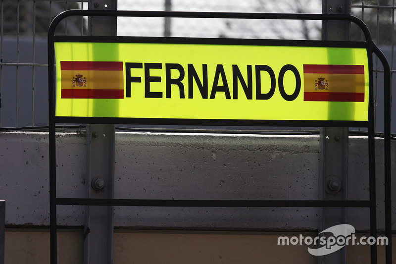 Pit board for Fernando Alonso, McLaren