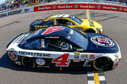 Kevin Harvick, Stewart-Haas Racing Chevrolet verslaat Carl Edwards, Joe Gibbs Racing Toyota