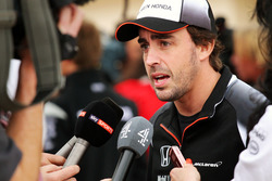 Fernando Alonso, McLaren con los medios
