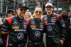 I membri della Rock band dei Linkin Park sulla griglia di partenza