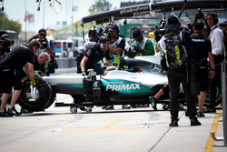 Lewis Hamilton, Mercedes AMG F1 W07 Hybrid ai box