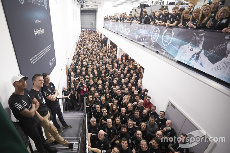 Lewis Hamilton, Mercedes AMG F1, Toto Wolff, Director Mercedes AMG F1