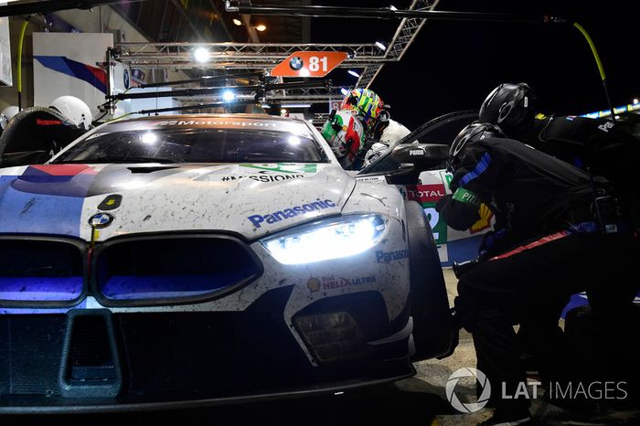 #82 BMW Team MTEK BMW M8 GTE: Antonio Felix da Costa, Alexander Sims, Augusto Farfus, pit stop