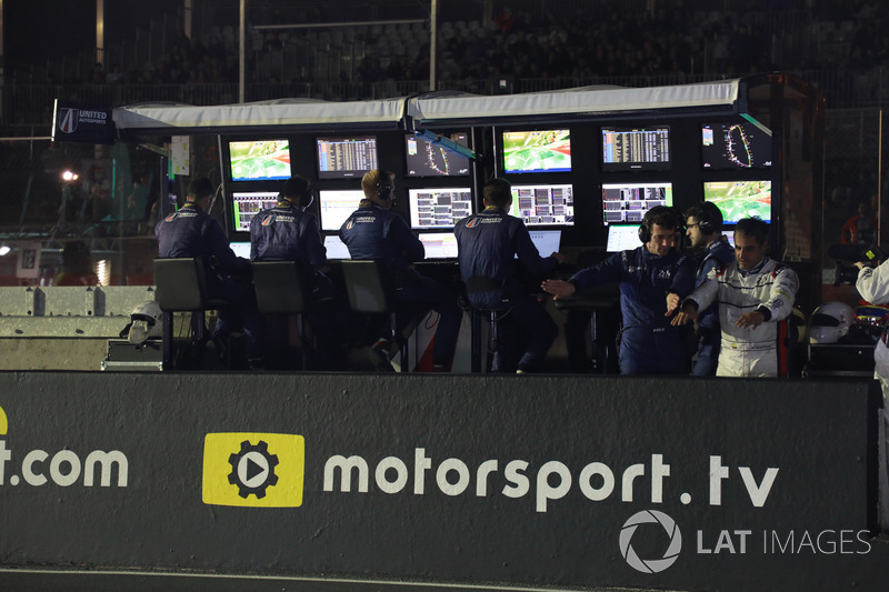 Logo Motorsport.com dan Motorsport.tv di Le Mans
