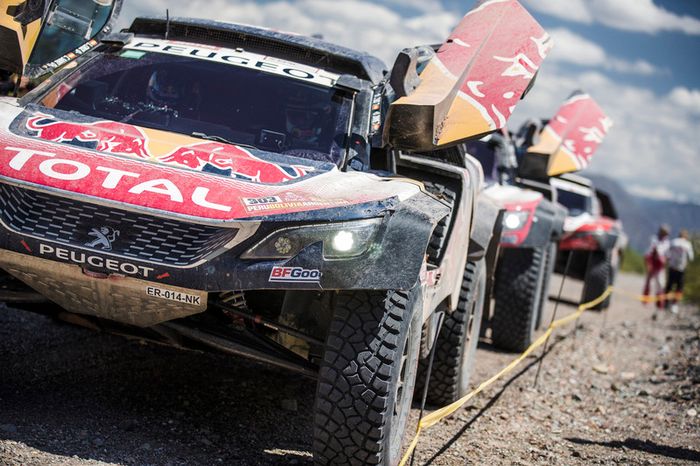 Peugeot cambia el discurso y ya sí se decanta por Sainz