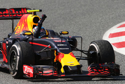 Макс Ферстаппен, Red Bull Racing RB12 празднует победу после финиша