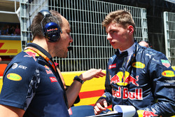 Max Verstappen, Red Bull Racing con Gianpiero Lambiase, Red Bull Racing en la parrilla