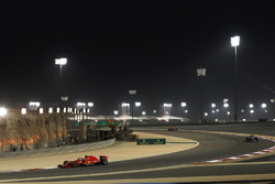 Sebastian Vettel, Ferrari SF71H, Valtteri Bottas, Mercedes AMG F1 W09, Kimi Raikkonen, Ferrari SF71H