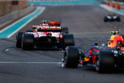 Кімі Райкконен, Ferrari SF70H, Макс Ферстаппен, Red Bull Racing RB13
