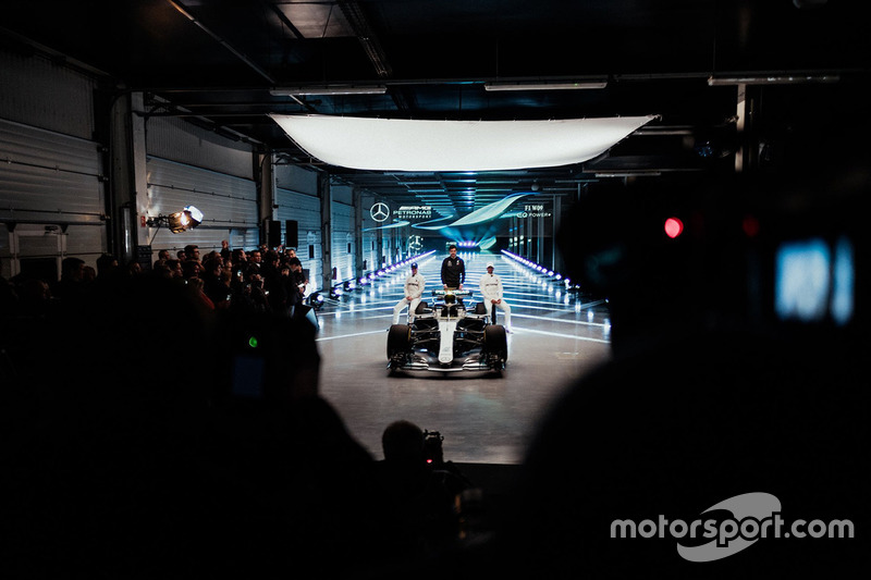Valtteri Bottas, Mercedes AMG F1, Lewis Hamilton, Mercedes AMG F1, Toto Wolff, directeur exécutif Mercedes AMG F1