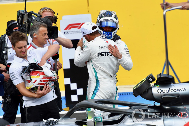 Pole sitter Lewis Hamilton, Mercedes-AMG F1 celebrates in parc ferme with Valtteri Bottas, Mercedes-AMG F1