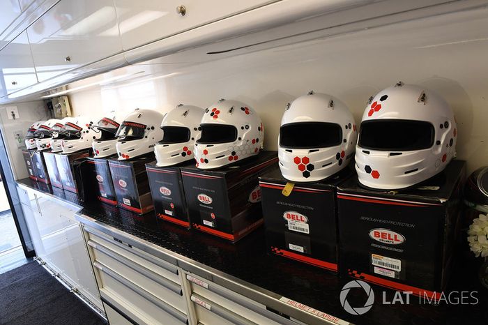 2 koltuklu F1 deneyimi kaskları