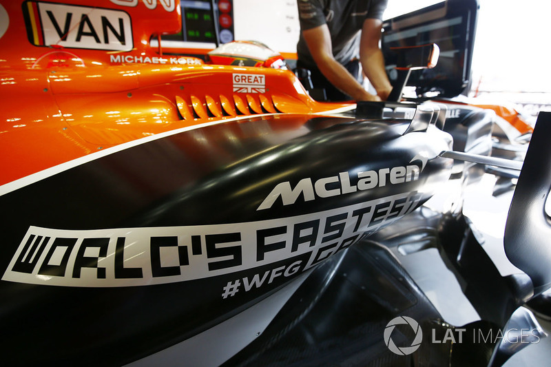 World Fastest Gamer logo op de auto van Stoffel Vandoorne, McLaren MCL32