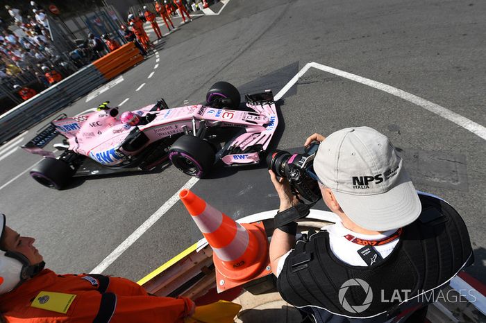 Un fotógrafo 'caza' a  Esteban Ocon, Force India VJM10