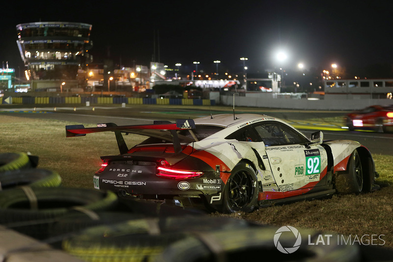 #92 Porsche GT Team Porsche 911 RSR: Michael Christensen, Kevin Estre, Dirk Werner, incidente