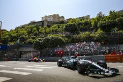 Lewis Hamilton, Mercedes AMG F1 W08, Max Verstappen, Red Bull Racing RB13