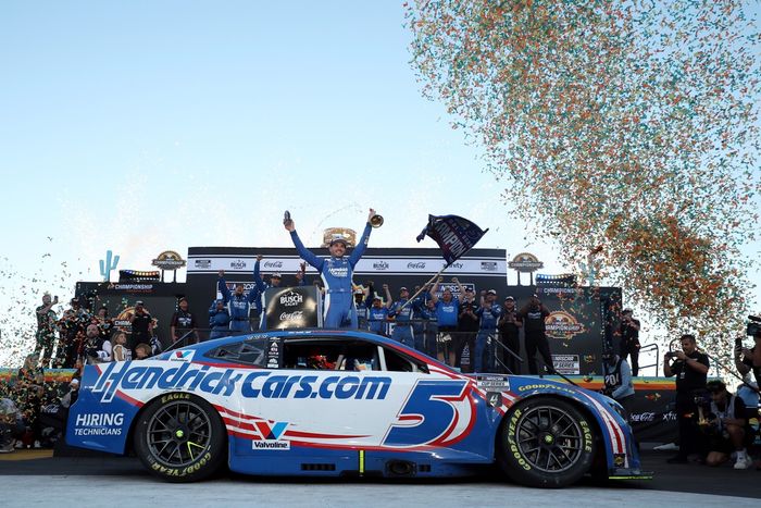 Kyle Larson, Hendrick Motorsports Chevrolet and his wife, Katelyn Larson