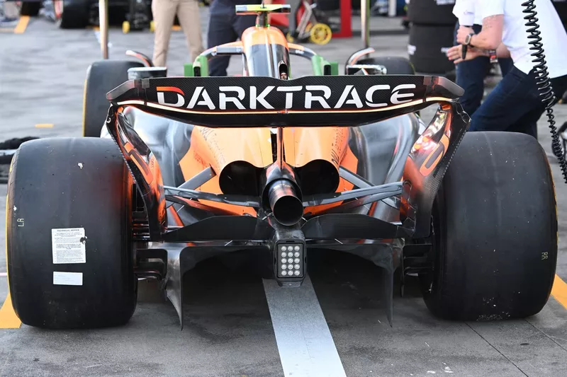 Détail de l'arrière du McLaren MCL38