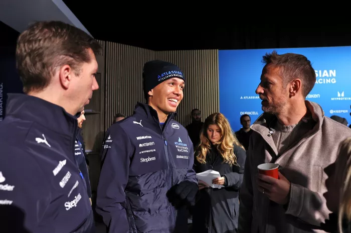 ウィリアムズチーム代表ジェームス・バウエルズとウィリアムズのアレックス・アルボン、スカイスポーツF1プレゼンター／ウィリアムズ・レーシング・シニア・アドバイザーのジェンソン・バトン