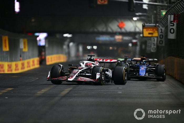 Kevin Magnussen, Haas VF-24, Alex Albon, Williams FW46