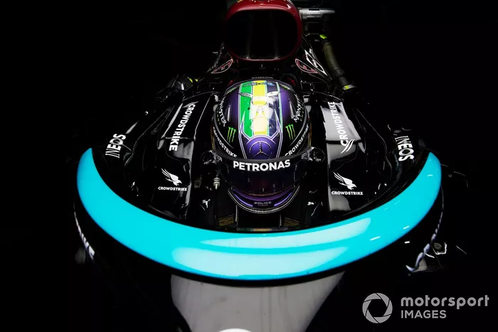 Lewis Hamilton, Mercedes, en la cabina del piloto