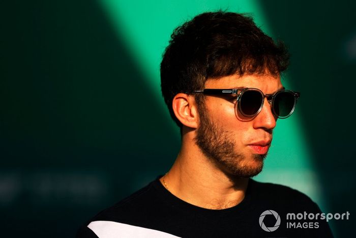 Pierre Gasly, AlphaTauri, habla con los medios