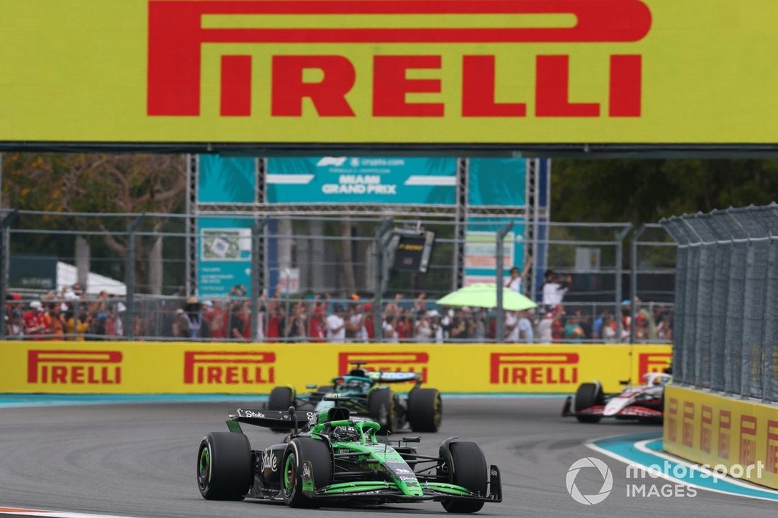 Nico Hulkenberg, Sauber, Lance Stroll, Aston Martin Racing