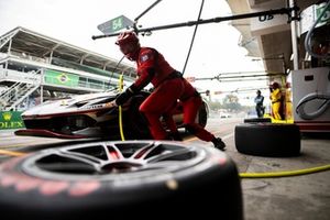 #54 Vista AF Corse Ferrari 296 LMGT3: Thomas Flohr, Francesco Castellacci, Davide Rigon