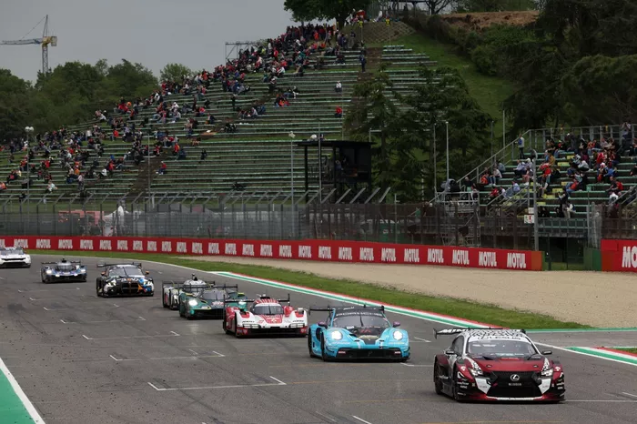 #78 Akkodis ASP Team Lexus RC F LMGT3: Arnold Robin, Finn Gehrsitz, Esteban Masson, #92 Manthey 1St Phorm Porsche 911 GT3 R LMGT3: Ryan Hardwick, Riccardo Pera, Richard Lietz