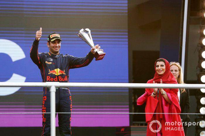 Jehan Daruvala, Prema Racing celebra en el podio