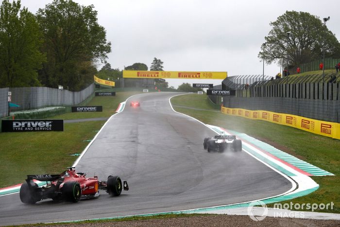 Kevin Magnussen, Haas VF-22, Charles Leclerc, Ferrari F1-75