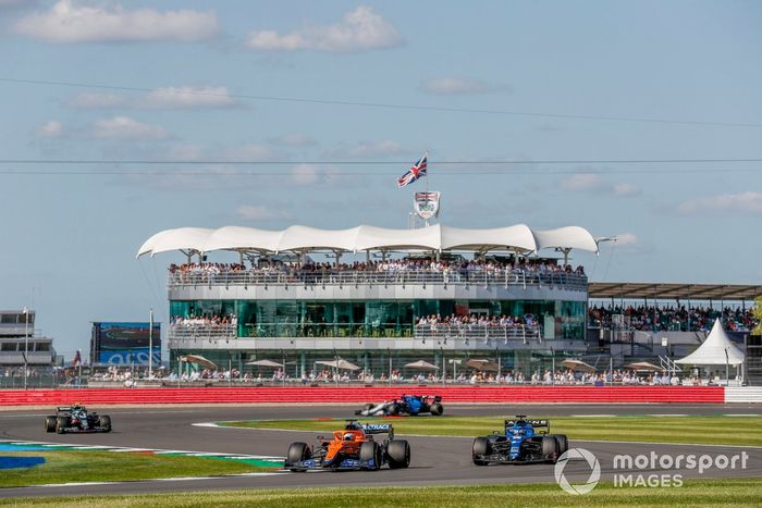 Daniel Ricciardo, McLaren MCL35M, Fernando Alonso, Alpine A521