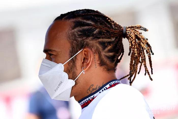 Lewis Hamilton, Mercedes, habla con los medios