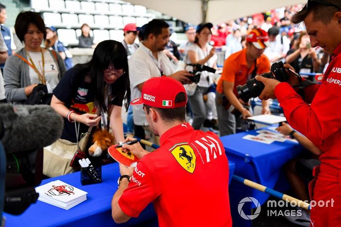 Charles Leclerc no ve lugar ni para el debate