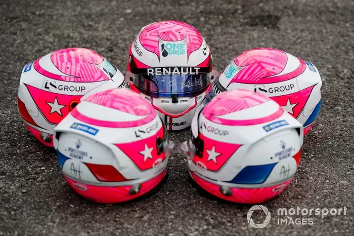 Cascos Tributo usados por los pilotos de FIA Formula 2 Jack Aitken, Campos Racing, Guanyu Zhou, UNI Virtuosi Racing, y los pilotos de FIA Formula 3 Max Fewtrell, ART Grand Prix Ye Yifei, Hitech Grand Prix Christian Lundgaard, ART Grand Prix