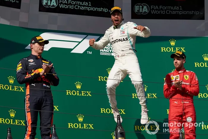 Podio: segundo lugar Max Verstappen, Red Bull Racing, ganador de la carrera Lewis Hamilton, Mercedes AMG F1, y el tercer lugar Sebastian Vettel, Ferrari